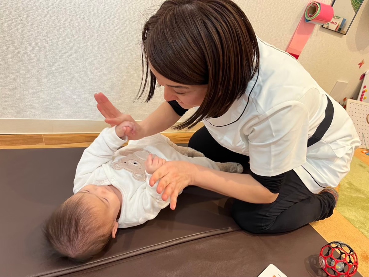 子供が遊んでいる様子