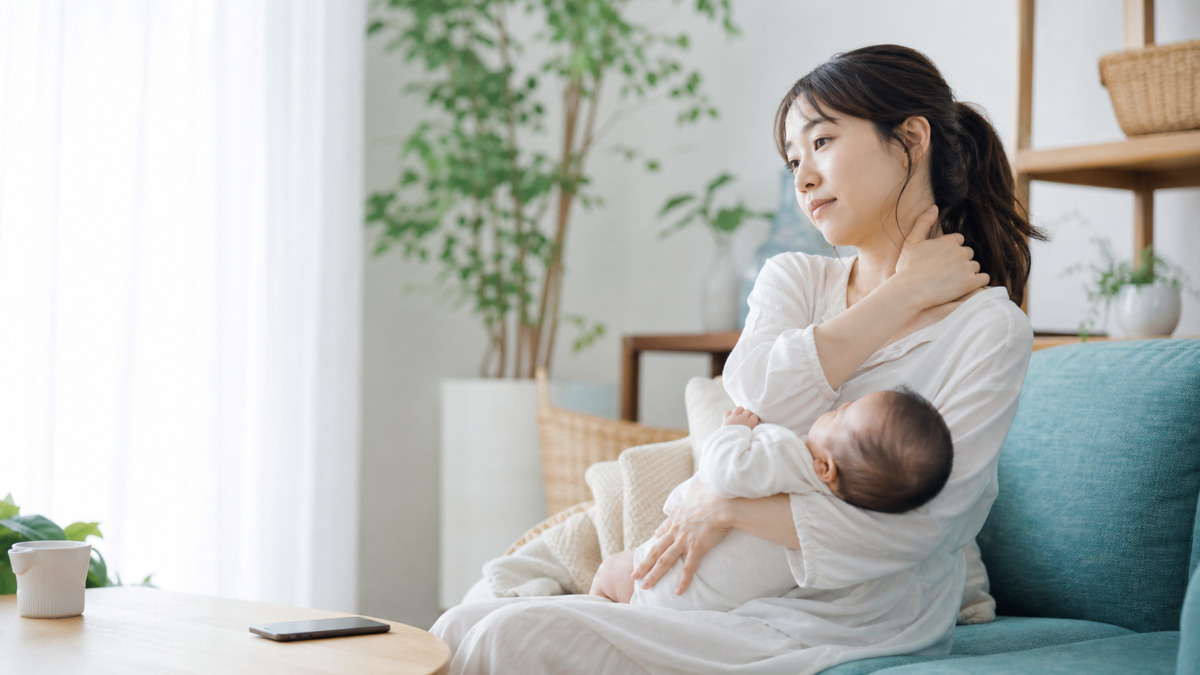 授乳後に首の張りを感じる産後の女性
